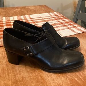 Clarks Black Leather Block Heels— size 10